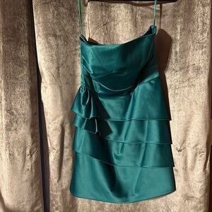 BCBG Max Azaria Emerald Green Short Strapless Mini Cocktail Dress.  Size 10